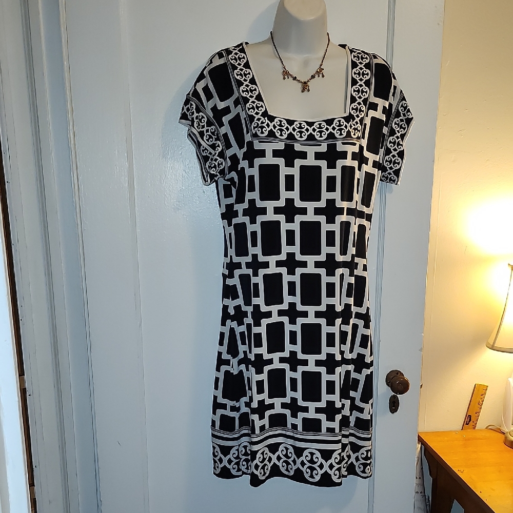 Women's WHBM Size Small Square Neck Geometric Print Dress